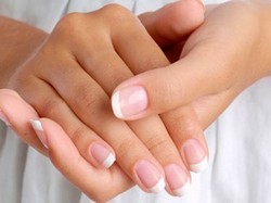 Желтеют ногти на руках: причины и способы отбеливания