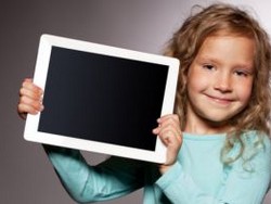 В руках ребёнка: к чему приведёт увлечение смартфоном и планшетом?
