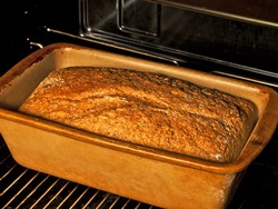 Как испечь домашний хлеб в духовке: самый простой рецепт