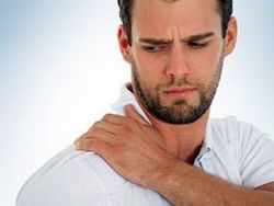 Боль в плече: причины и лечение