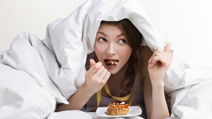 5 причин, почему нельзя есть перед сном