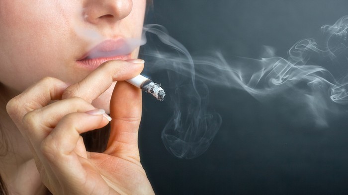 Какой вред женскому организму наносит курение?