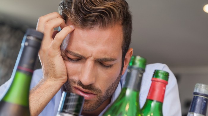 Болит голова после алкоголя – как быстро снять боль