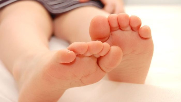 Как парить ноги — рекомендации для взрослых и детей