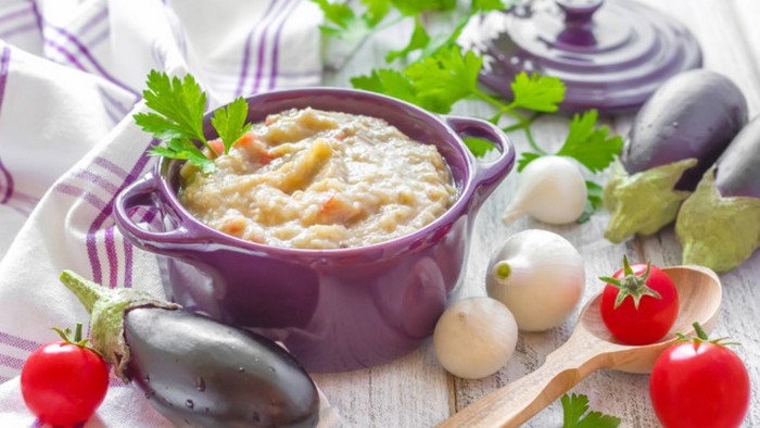 Быстрая закуска из баклажанов: рецепт с тимьяном и чесноком