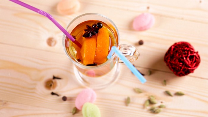 Согревающий осенний напиток: рецепт фруктового чая с пряностями