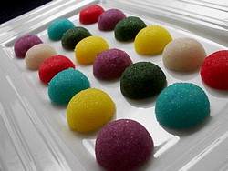 Как приготовить цветные сахарные шарики?