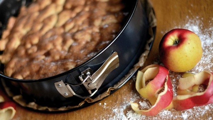 Как приготовить постную яблочную шарлотку