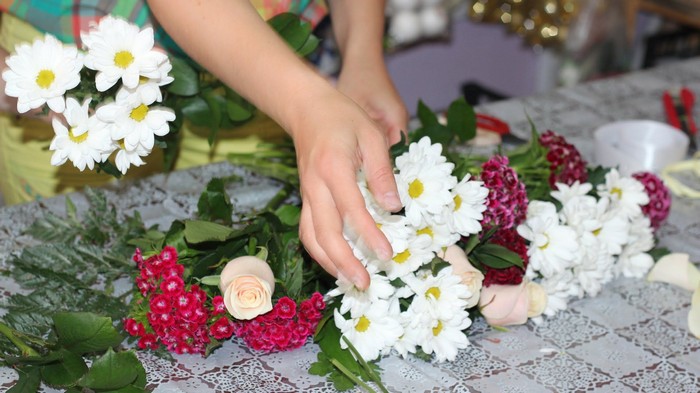 Создаем цветочный букет для свадебной церемонии: что можно сделать своими руками