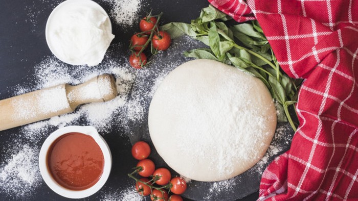 Как сделать дрожжевое тесто для пиццы: базовый рецепт
