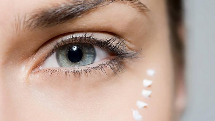 Как заботиться о нежной коже вокруг глаз?