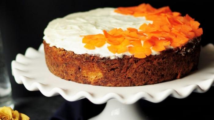 Как испечь простой морковный пирог с грецкими орехами