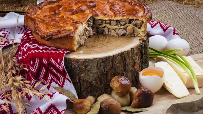 Курник: рецепт знаменитого праздничного пирога с фаршем и грибами