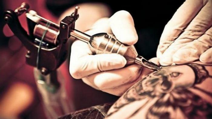 Что происходит с вашим телом при нанесении татуировки