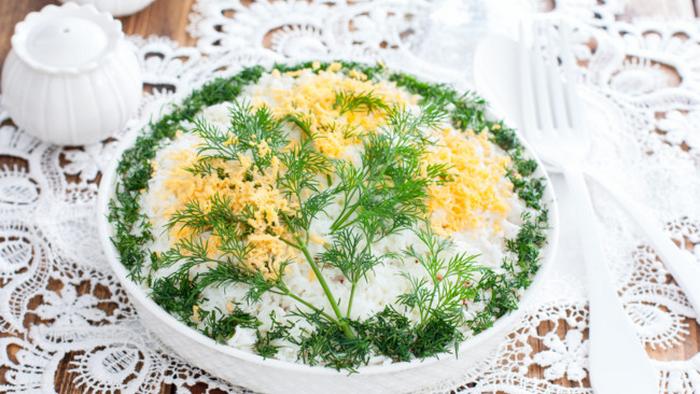 С тунцом и рисом: рецепт необычного салата Мимоза