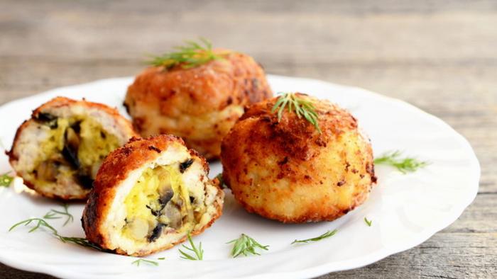 Картофельные крокеты с грибами и сыром: рецепт дня