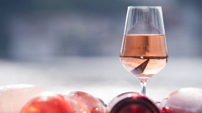 Отличия розового и красного вина