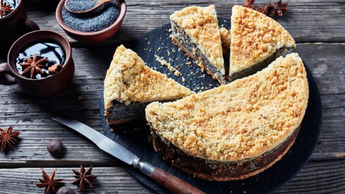 Как испечь пирог с творожно-маковой начинкой: простой рецепт к чаю