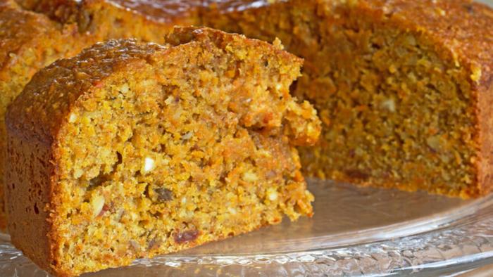 Сладкий пирог в хлебопечке: рецепт морковного кекса с изюмом и орехами