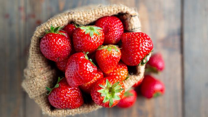 Клубника: польза и вред самой летней ягоды