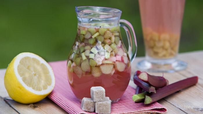 Рецепт домашнего лимонада с ревенем и мятой