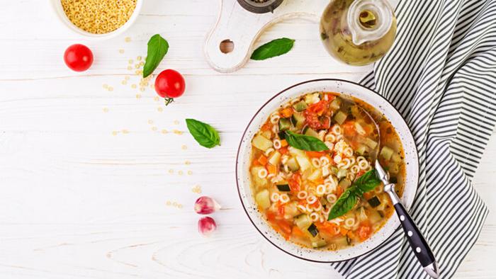 Минестроне: рецепт итальянского супа с летними овощами и пастой
