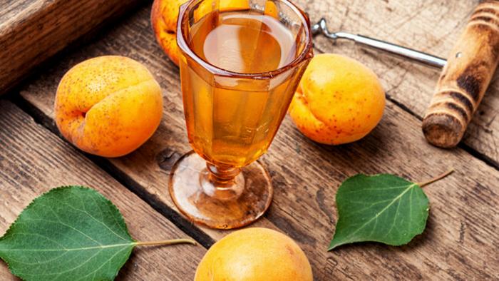 Как сделать вино из абрикосов в домашних условиях