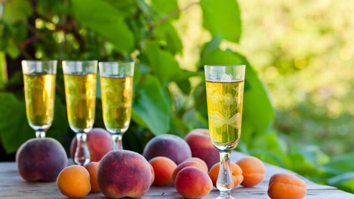 Как сделать персиковую наливку на водке с корицей