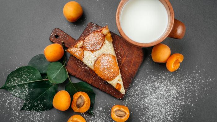 Как испечь творожный пирог с абрикосами в духовке