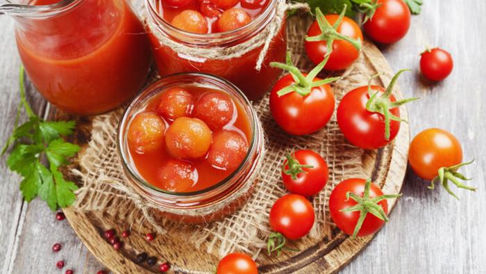 Узнайте, как приготовить помидоры в собственном соку на зиму