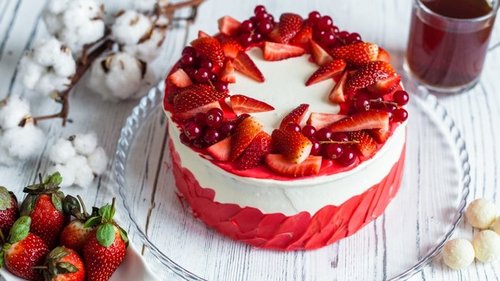 Восхитительный пирог со свежей клубникой в желе