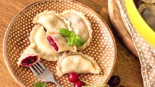 Как приготовить тесто для вареников на кефире с дрожжами