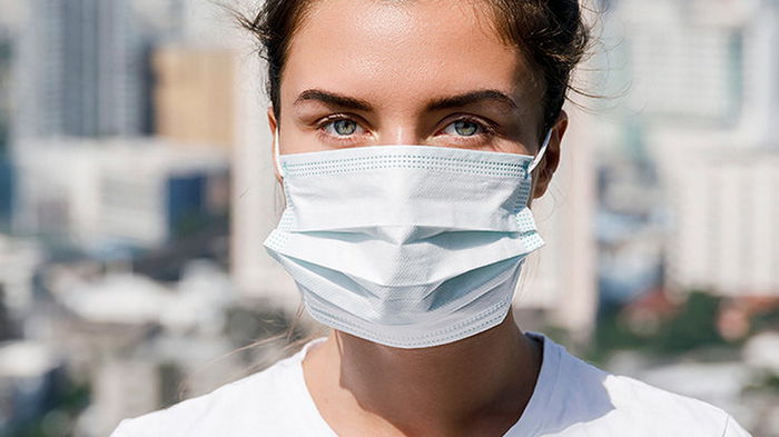 Почему маски нужно носить и после вакцинации: эксперты назвали 5 причин