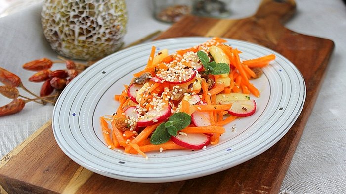 Как приготовить морковный салат с редисом