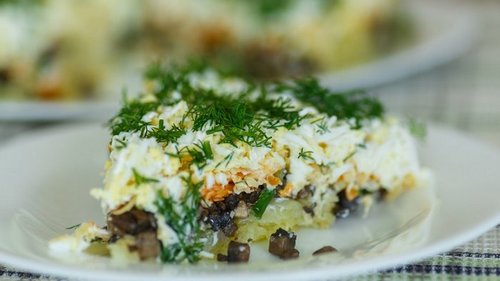 Как стать мастером в деле украшения салатов