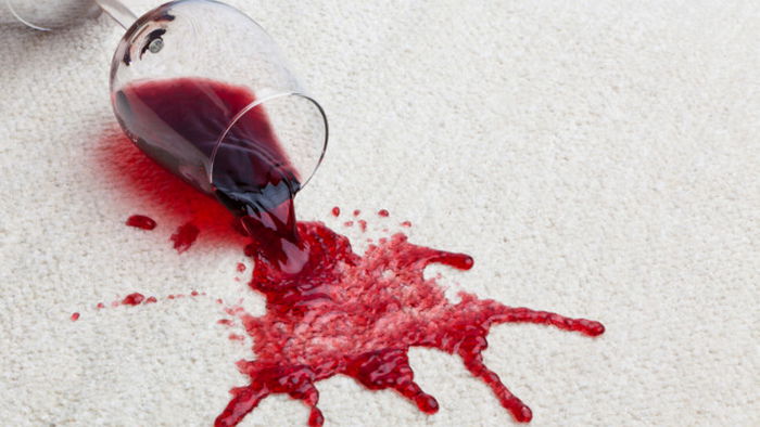 Как отстирать красное вино: проверенные лайфхаки