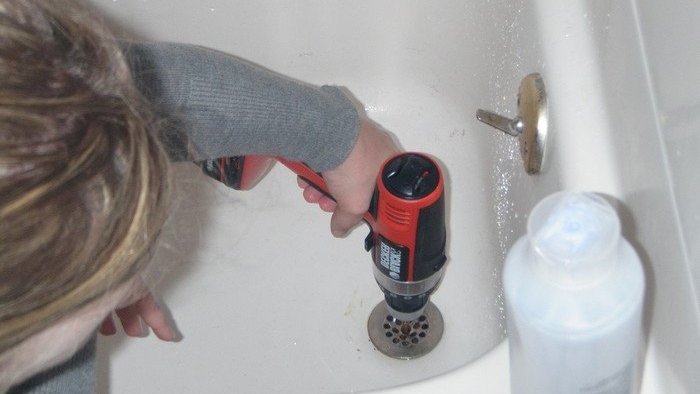 Как почистить сифон в ванне