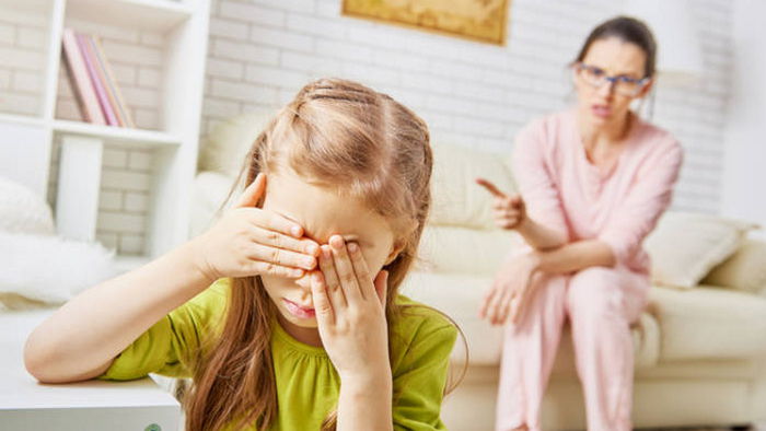 6 вещей, которые нельзя делать на глазах у своих детей