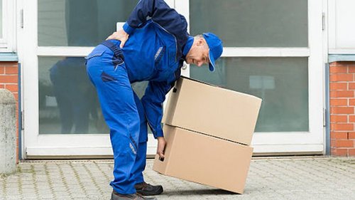 Как правильно поднимать и переносить тяжести