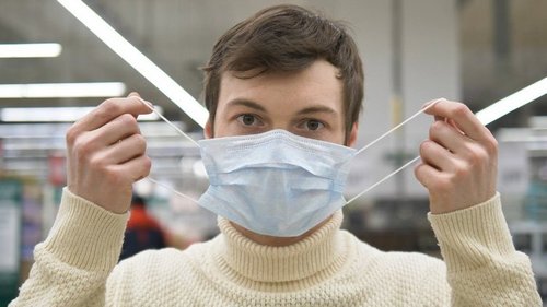 Специалист объясняет, почему нельзя носить маску на улице в мороз