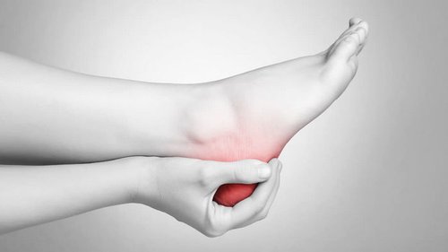 Боль в стопе может быть признаком 6 опасных патологий! Вот на что стоит обратить внимание