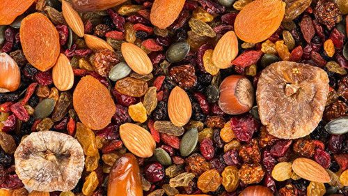 10 невероятно вкусных и полезных сухофруктов