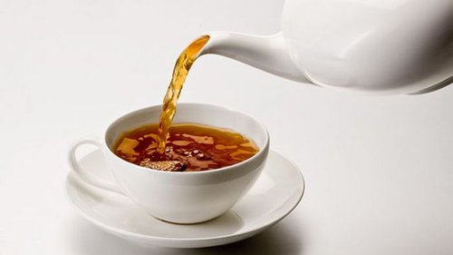 6 вечерних напитков эффективно очищают печень, улучшают пищеварение и сжигают жиры во время сна!