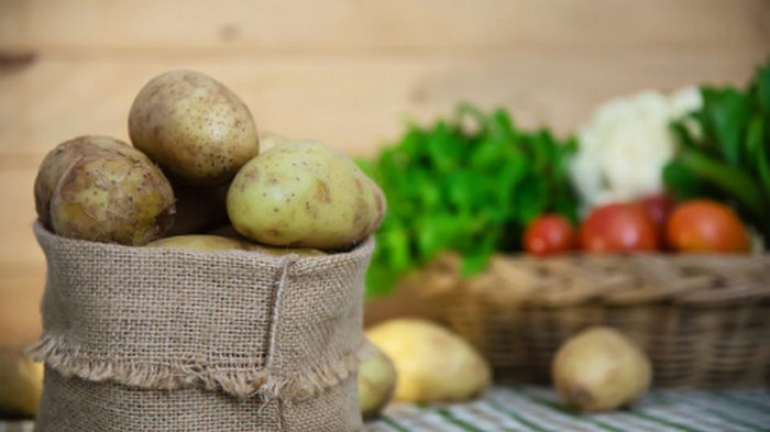 Почему картофель бывает зеленым и почему его нельзя употреблять в пищу