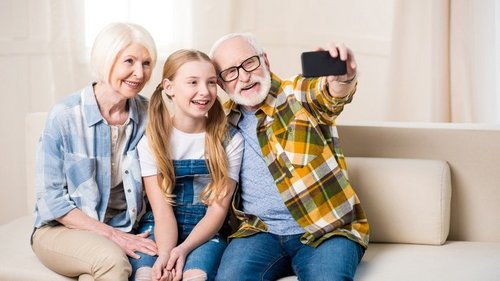 Надо ли покупать дом на две семьи и жить вместе с родителями на склоне лет