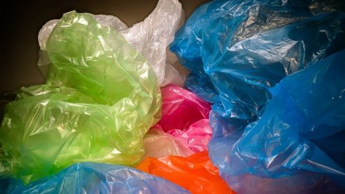 Что делать в магазине, если пакет не желает открываться и доводит до бешенства