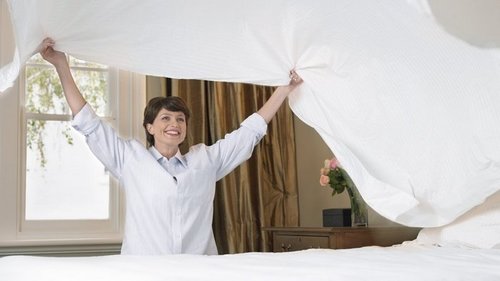 Что делать, если простынь на резинке держится с горем пополам, но совсем не прилегает