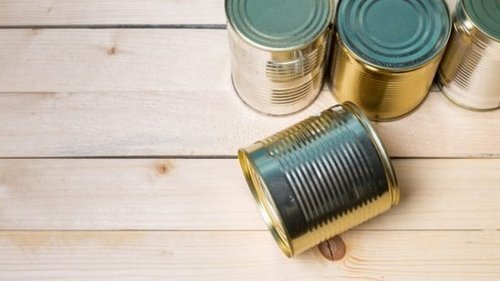 Открываем тушенку сорокалетней давности, что хранилась в подвале со времен СССР