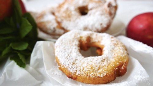 Яблочные пончики, с аппетитом приготовленные Ольгой Матвей