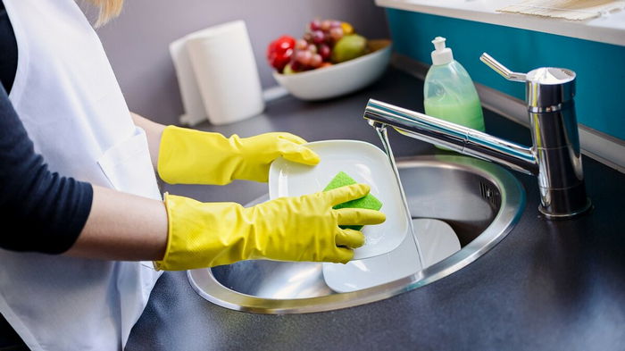 Мыть или не мыть в гостях посуду?